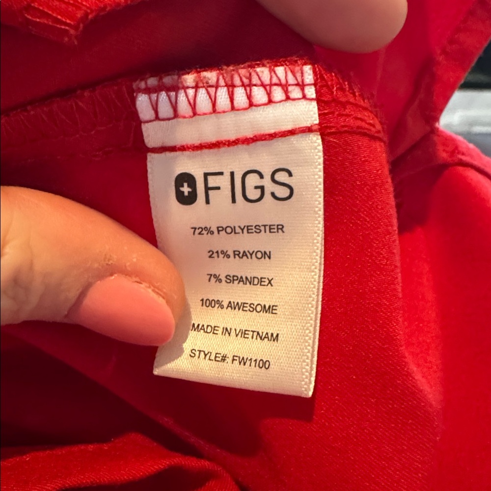 Casma Three-Pocket Scrub Top, red - Picture 9 of 10